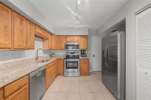13302 Arena Pl, Tampa, FL 33612 - Photo 10