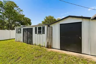 7846 12th St N, Saint Petersburg, FL 33702 - Photo 30