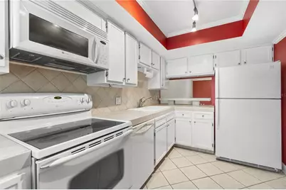 3823 N Oak Drive #K22, Tampa, FL 33611 - Photo 6