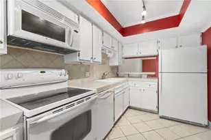 3823 N Oak Dr, Tampa, FL 33611 - Photo 6