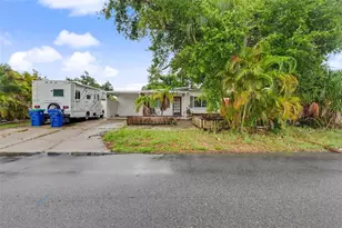 824 67th St S, Saint Petersburg, FL 33707 - Photo 6