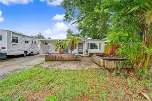 824 67th St S, Saint Petersburg, FL 33707 - Photo 2