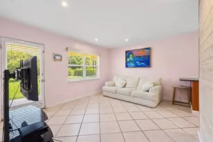 824 67th St S, Saint Petersburg, FL 33707 - Photo 12