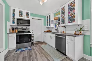 2042 14th St S, Saint Petersburg, FL 33705 - Photo 10