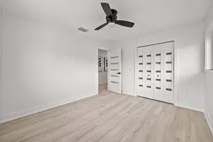 6709 Cardinal Dr S, Saint Petersburg, FL 33707 - Photo 42