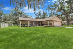 8513 Dee Cir, Riverview, FL 33569 - Photo 2