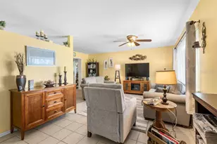 901 Hacienda Dr, Sun City Center, FL 33573 - Photo 10