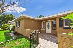 10310 110th Way, Seminole, FL 33778 - Photo 2
