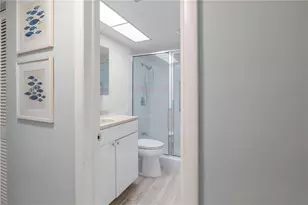 7801 11th St N, Saint Petersburg, FL 33702 - Photo 14