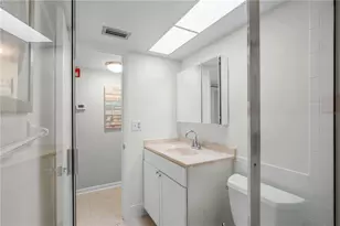 7801 11th St N, Saint Petersburg, FL 33702 - Photo 16