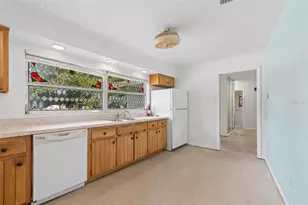 11435 Oval Dr E, Largo, FL 33774 - Photo 12
