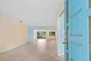 11435 Oval Dr E, Largo, FL 33774 - Photo 4