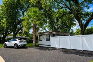 1221 E Dr Martin Luther King Jr Blvd, Tampa, FL 33603 - Photo 2