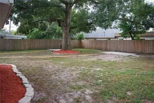 10906 N Lantana Ave, Tampa, FL 33612 - Photo 36