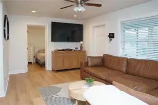 10906 N Lantana Ave, Tampa, FL 33612 - Photo 8