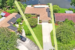10681 Seminole Forest St E, Seminole, FL 33778 - Photo 8
