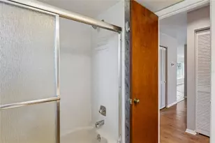 10681 Seminole Forest St E, Seminole, FL 33778 - Photo 34