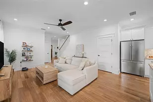 911 E Osborne Ave, Tampa, FL 33603 - Photo 4