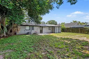 1611 Smithfield Circle W, Lakeland, FL 33801 - Photo 22