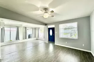 6816 W Burke St, Tampa, FL 33634 - Photo 4