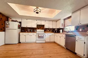 1831 Kim Acres Ln, Dover, FL 33527 - Photo 2