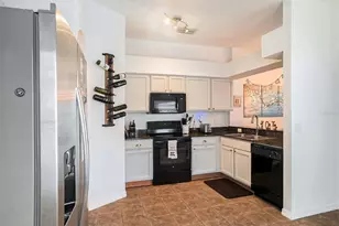 7833 Carriage Pointe Dr, Gibsonton, FL 33534 - Photo 10