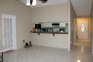 6121 56th Ave N, Saint Petersburg, FL 33709 - Photo 2