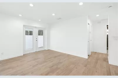 1867 Michigan Avenue NE, Saint Petersburg, FL 33703 - Photo 14