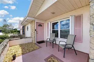 907 Bluewater Dr, Sun City Center, FL 33573 - Photo 4