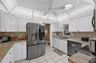 907 Bluewater Dr, Sun City Center, FL 33573 - Photo 16