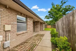 3132 Bloomingdale Villas Ct, Brandon, FL 33511 - Photo 2