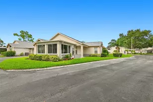 1124 Golfview Woods Dr, Sun City Center, FL 33573 - Photo 2