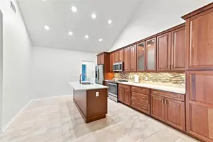 1124 Golfview Woods Dr, Sun City Center, FL 33573 - Photo 10