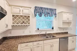10132 Grand Oak Cir, Madeira Beach, FL 33708 - Photo 18