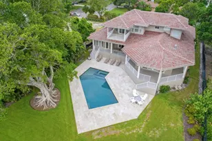 5918 Bahama Shores Dr S, Saint Petersburg, FL 33705 - Photo 4