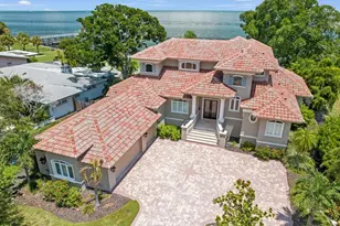 5918 Bahama Shores Dr S, Saint Petersburg, FL 33705 - Photo 1