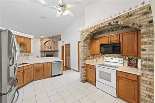 2770 Buckhorn Oaks Dr, Valrico, FL 33594 - Photo 10
