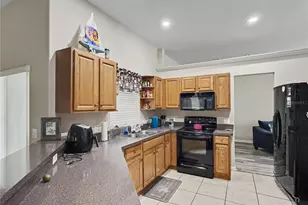 8155 Woodvine Cir, Lakeland, FL 33810 - Photo 6