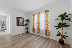 10517 Hidden Banks Gln, Parrish, FL 34219 - Photo 2