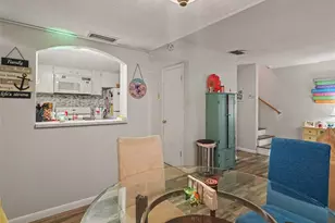 908 Byron Ln, Sarasota, FL 34243 - Photo 8