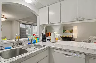 908 Byron Ln, Sarasota, FL 34243 - Photo 14