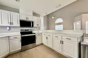 6600 Gentle Ben Cir, Wesley Chapel, FL 33544 - Photo 10
