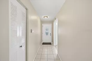 1901 Castle Bay Ct, Oldsmar, FL 34677 - Photo 4