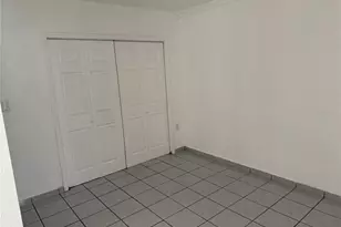 8240 NW 181st St, Hialeah, FL 33015 - Photo 16