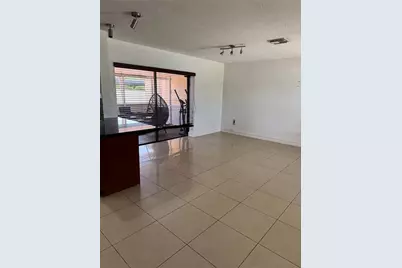 8240 NW 181st Street, Hialeah, FL 33015 - Photo 10