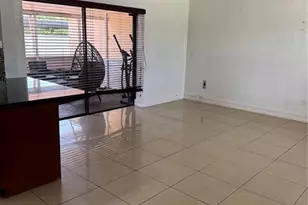 8240 NW 181st St, Hialeah, FL 33015 - Photo 10