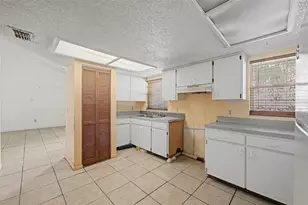 8605 N 12th St, Tampa, FL 33604 - Photo 20