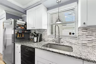 5210 6th St S, Saint Petersburg, FL 33705 - Photo 10
