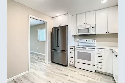 4575 Cove Circle #309, Saint Petersburg, FL 33708 - Photo 4