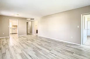 4575 Cove Cir, Saint Petersburg, FL 33708 - Photo 8
